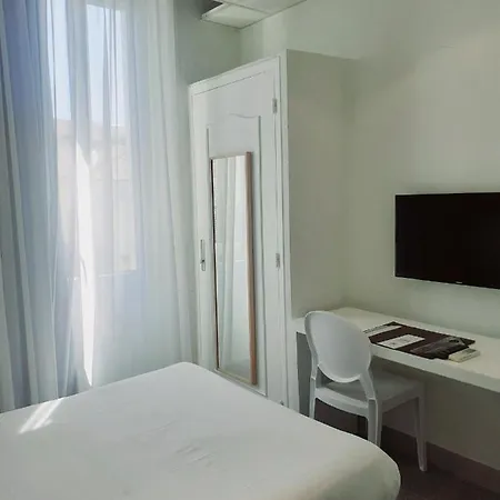 P.l.m. Hotel 2*
