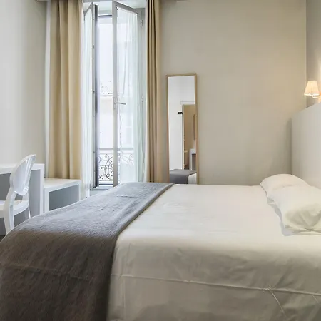 Otel P.l.m. 2*