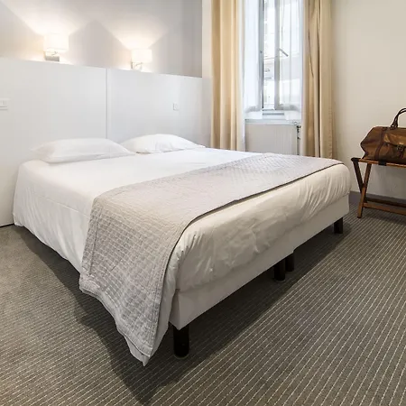 Otel P.l.m. 2*