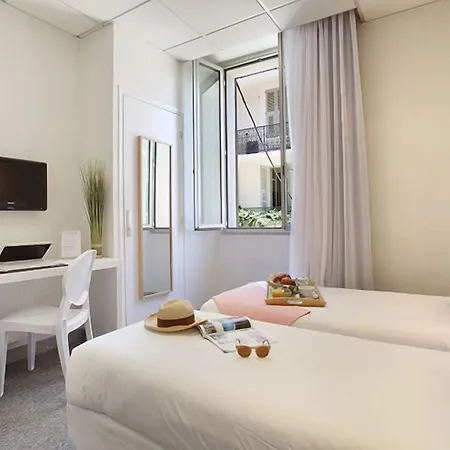 P.l.m. Hotel 2*