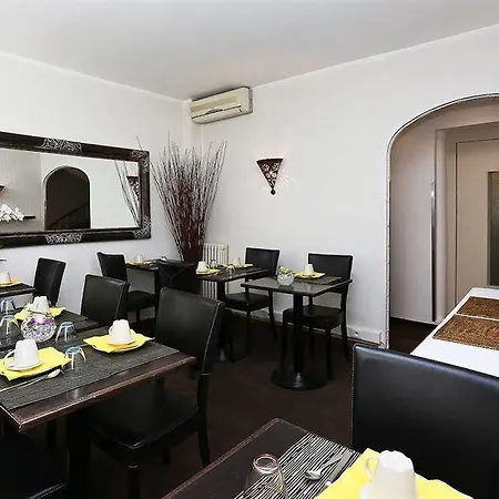 Otel P.l.m. 2*